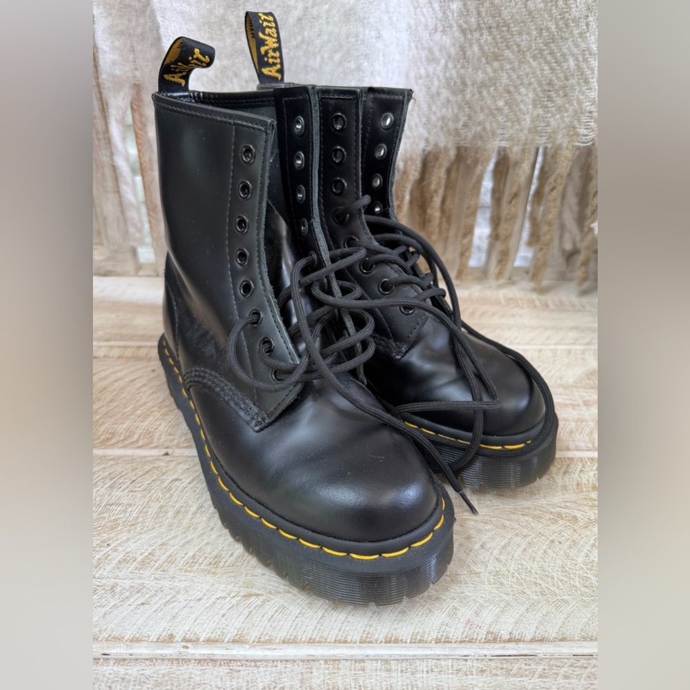 Doc Dr Martens Womens Air Wair Leather Combat Boots ~ Sz 5 ~Black ~ Lace Up NWOT